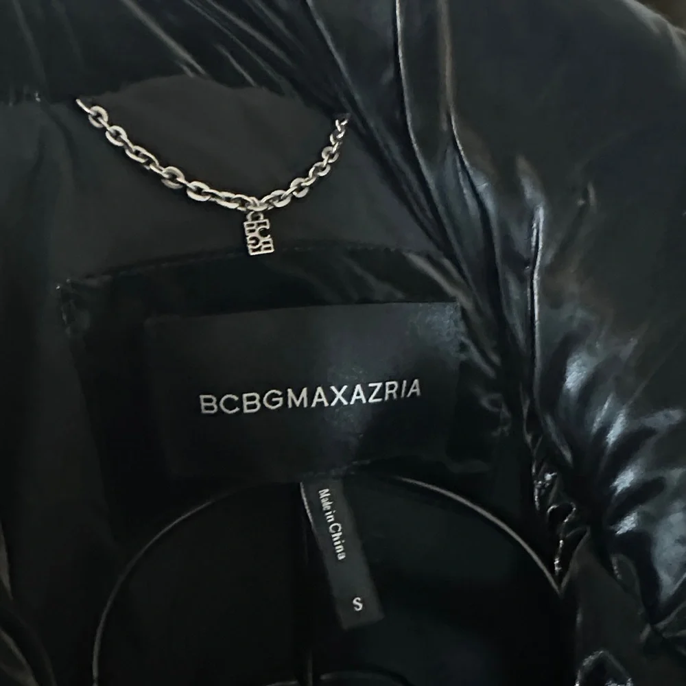BCBGMaxAzria Shiny Black Puffer Jacket - Picture 6 of 6